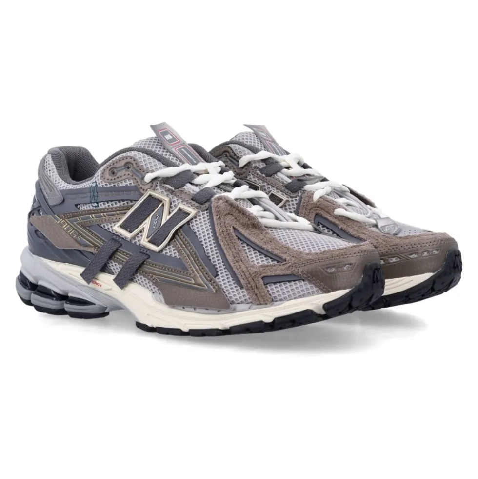 1906A Sneaker