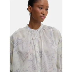 Bohemebluse i bomuldsvoile med forglemmigej-print