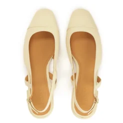 Cream pumps med fint skåret overdel
