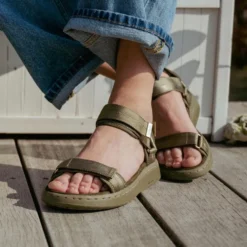 Elegante flade sandaler med Natural Soft Technology