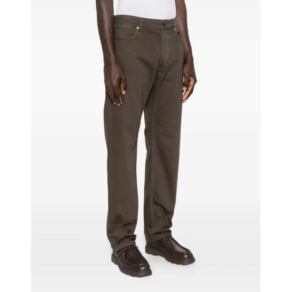 J100005 Straight Jeans