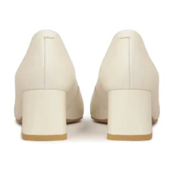 Minimalist pumps i neutral farve