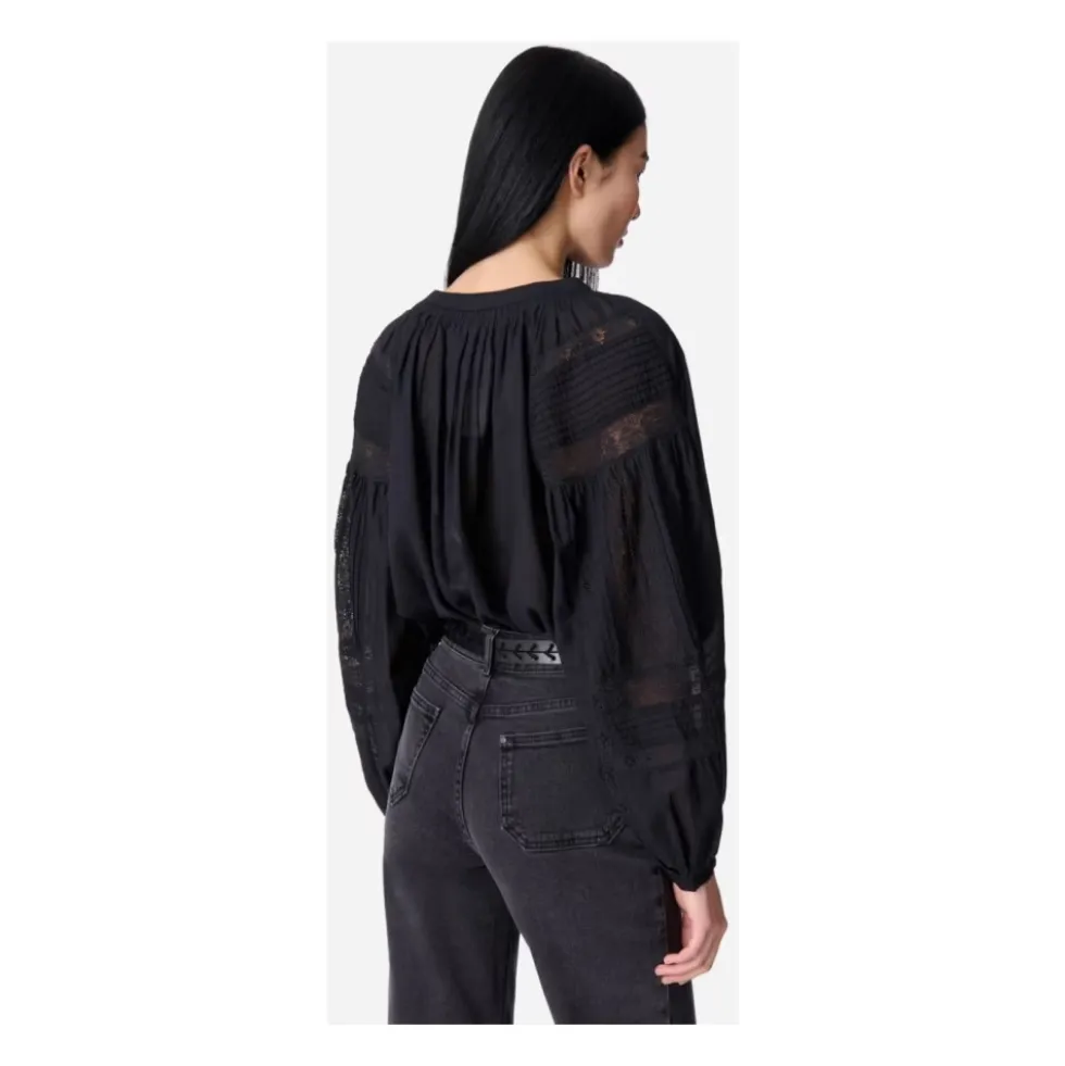 Romantisk Nipoa Bluse med Blonder Detaljer