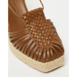 Sandaler med flettet læder og platform
