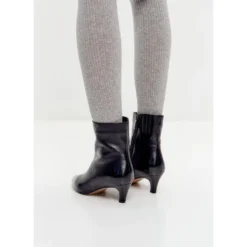 Sleek Pointed Ankelstøvle med Kitten Heel