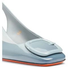 Slingback med mellemhøj hæl i laklæder