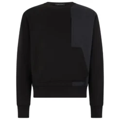 Sort hoodie med lommer, alsidig og minimal