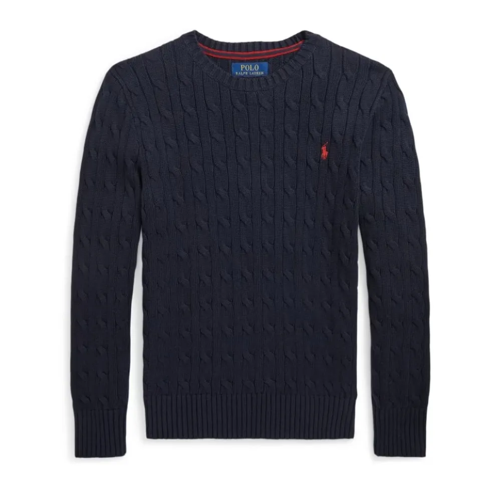 Sweater med fletstrikket mønster