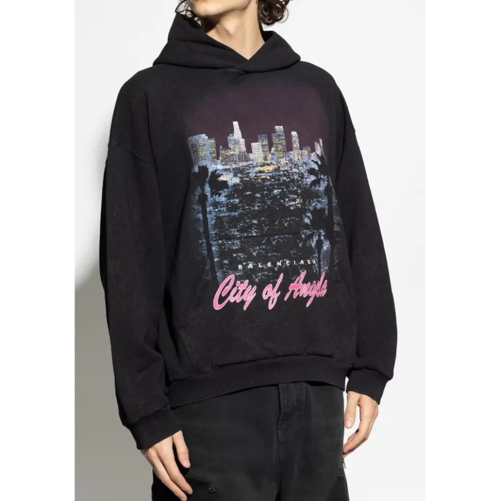 Sweatshirts & Hoodies