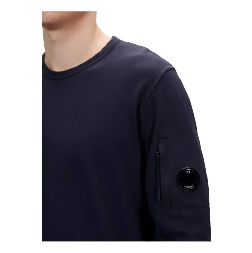 Sweatshirts & Hoodies